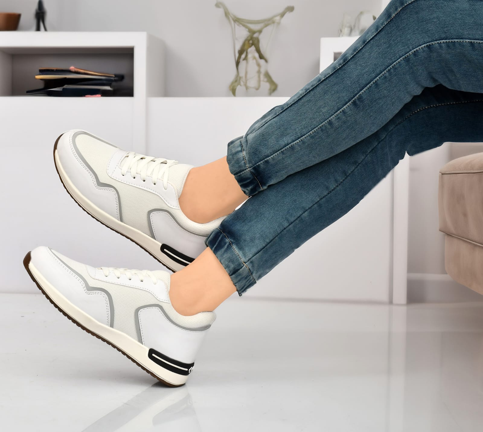 White Shoe with Comfort And Style Casual Sneakers