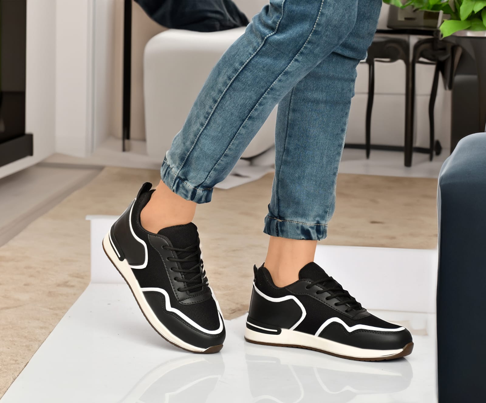 Black Casual Sneaker